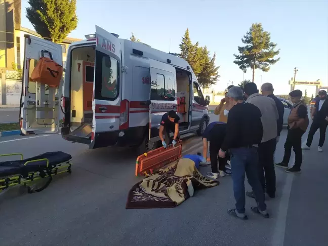 Adıyaman'da Otomobil Yayaya Çarptı, Yaralı Hastaneye Kaldırıldı