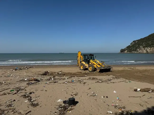 Bartın Irmağı'nın Denize Sürüklediği Atıklar Temizleniyor