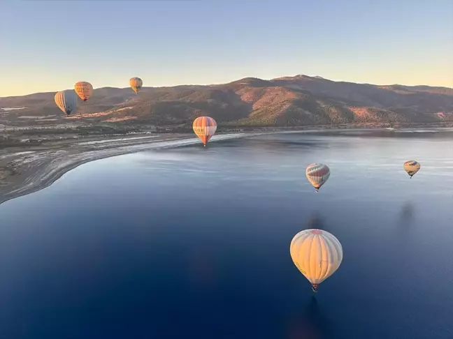 Salda Gölü'nde Sıcak Hava Balonları İle Turizm Şöleni