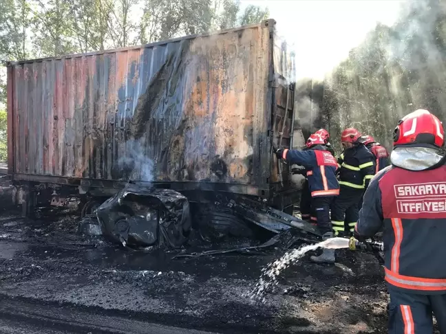 Anadolu Otoyolu'nda Tır Kazası ve Yangın: İki Sürücü Yaralı