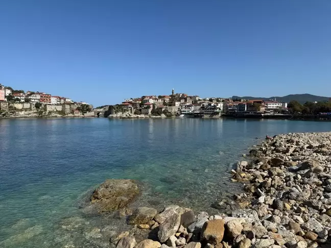 Amasra'da Hafta Sonu Turist Akını: 29 Derece Sıcaklıkta Keyifli Günler