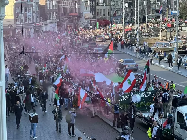 Amsterdam'da Gazze İçin Büyük Protesto Gösterisi