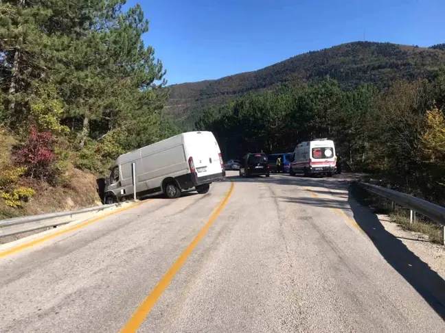 Safranbolu'da Kontrolden Çıkan Araç Su Kanalına Düşerek Kaza Yaptı