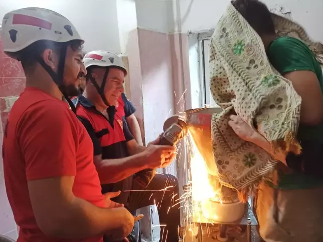 Şanlıurfa'da elini hamur makinesine kaptıran çocuk itfaiye ekiplerince kurtarıldı