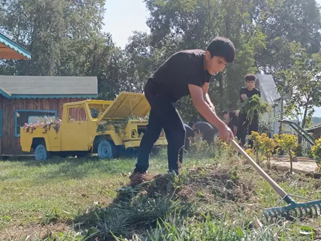 Bursa'da Asırlık Tarım Okulu Öğrencileri Üreterek Kazanıyor