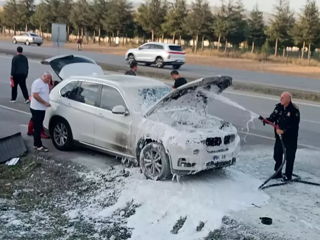 Elmadağ'da Lüks Otomobil Yangında Kullanılamaz Hale Geldi