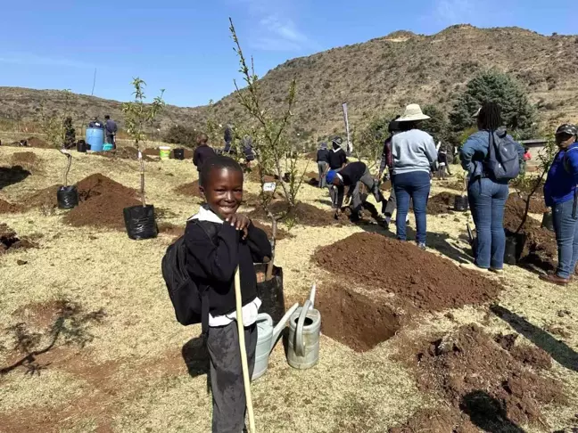 TİKA, Lesotho'ya 2000 Fidan Hibe Etti