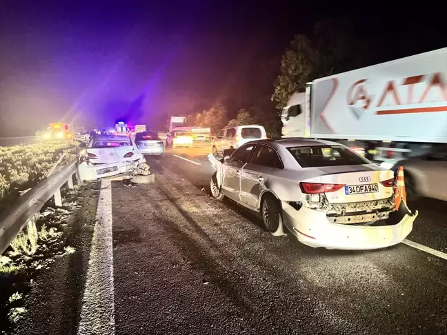 Sakarya'da Zincirleme Trafik Kazası: 5 Yaralı