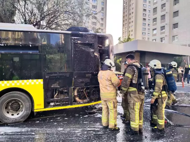 İstanbul Ataşehir'de İETT Otobüsü Yangını