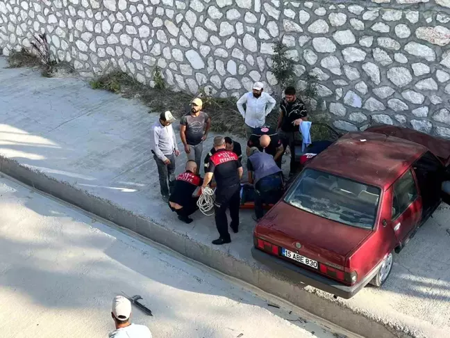 Burdur'da Otomobil Dere Yatağına Düştü, Sürücü Yaralı Kurtarıldı