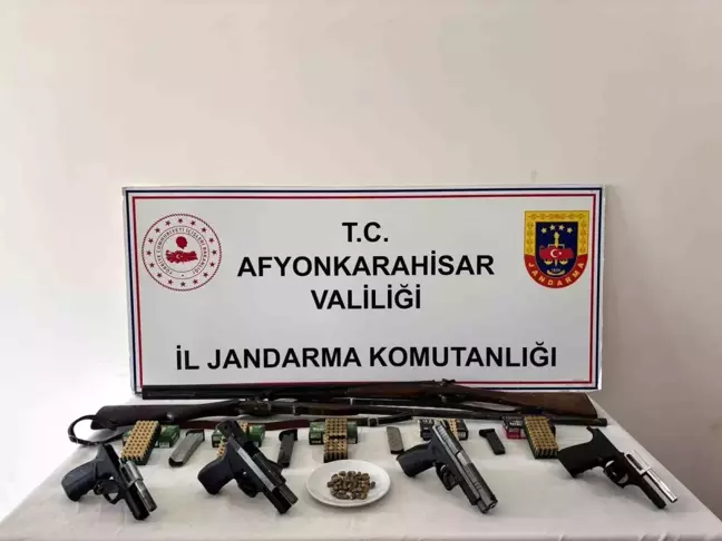 Afyonkarahisar'da Ruhsatsız Silah Ticaretine Baskın