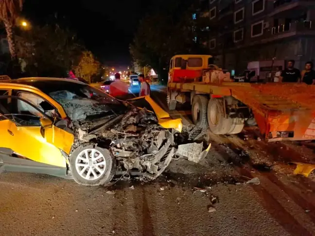 Gazipaşa'da Zincirleme Kaza: Ticari Taksi Şoförü Yaralandı