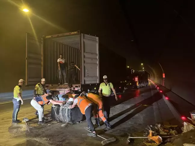 İzmir'de Zincirleme Trafik Kazası: 1 Yaralı