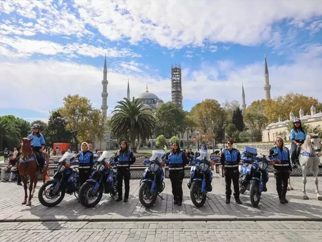 İstanbul'da Kadın Zabıta Ekipleri Seyyar Satıcılara ve Dilencilere Müdahale Ediyor