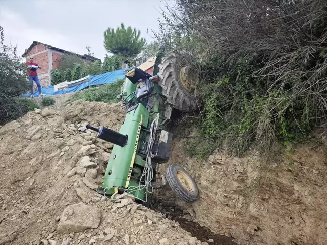 Samsun'da Traktör Şarampole Düştü, Sürücü Ağır Yaralandı