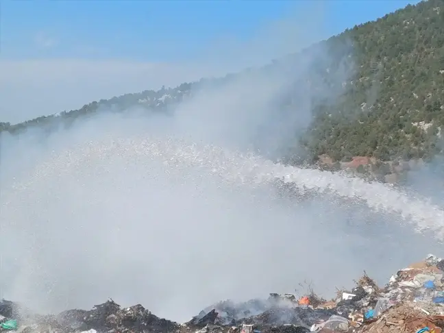 Beyşehir'de Çöp Toplama Merkezinde Yangın Kontrol Altına Alındı