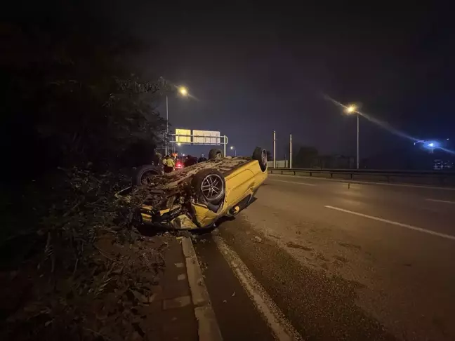 Bursa'da Kaldırıma Çarpan Otomobil Takla Attı, 4 Yaralı