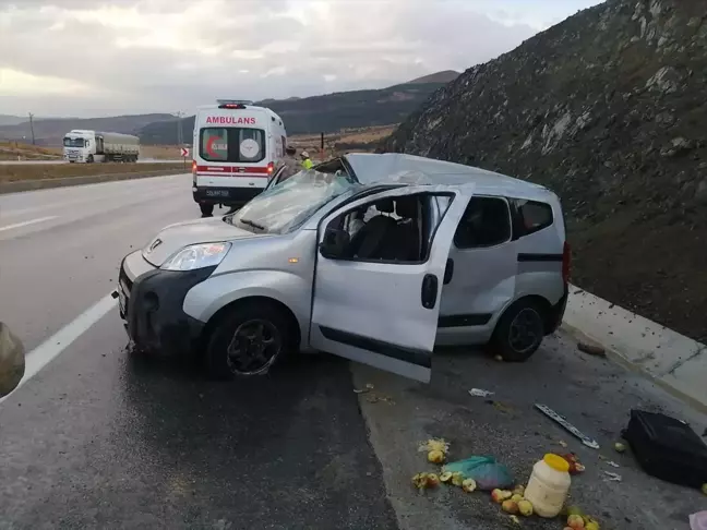 Erzincan'da Trafik Kazası: 3 Yaralı