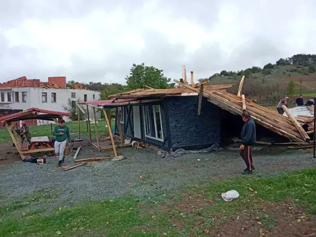 Fırtına Kastamonu'da Çatıyı Uçurdu