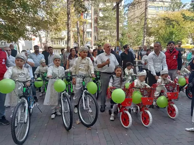 Eskişehir'de Yetim Çocuklar İçin Sünnet Şöleni Düzenlendi