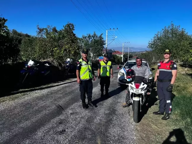 Aydın'da Jandarma Motosiklet Sürücülerine Kask Kullanımını Anlattı