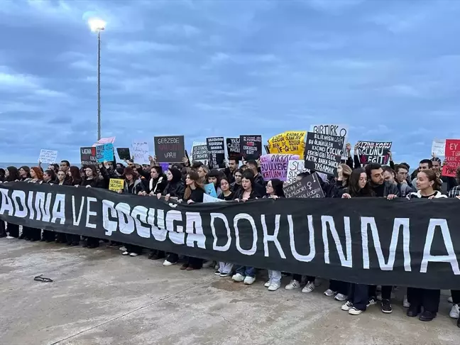 Üniversite Öğrencilerinden Kadın Cinayetlerine Protesto Yürüyüşü