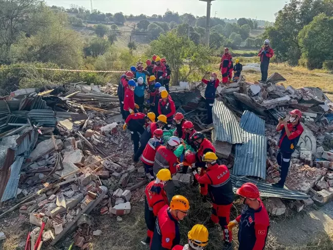 Uşak'ta 5.8 Büyüklüğünde Deprem Tatbikatı Gerçekleştirildi