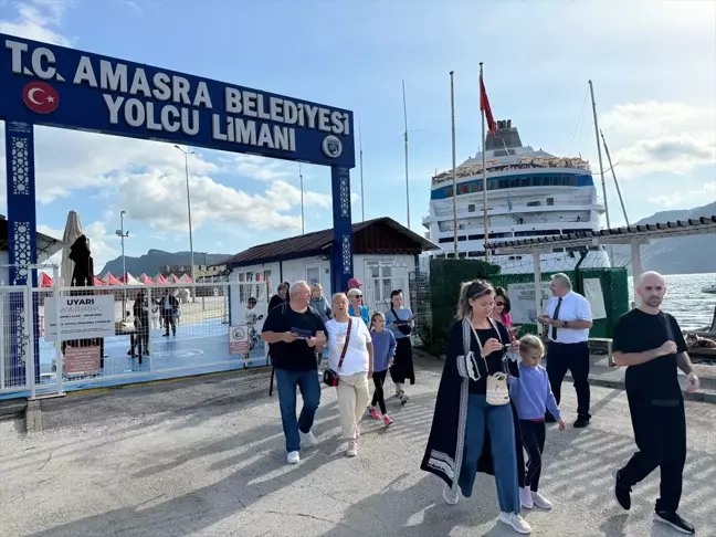 Amasra Limanı'na Rus Kruvaziyer Gemisi Demirledi