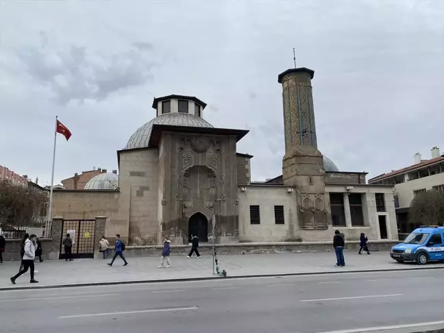 İnce Minareli Medrese'nin Restorasyonu Başladı