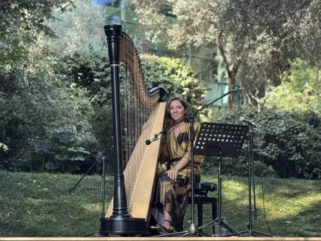 Arpist Meriç Dönük'ten Zamansız Müzik