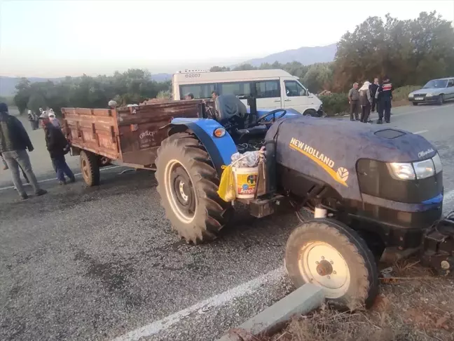 Tarım İşçilerini Taşıyan Minibüs Traktöre Çarptı: 1 Yaralı