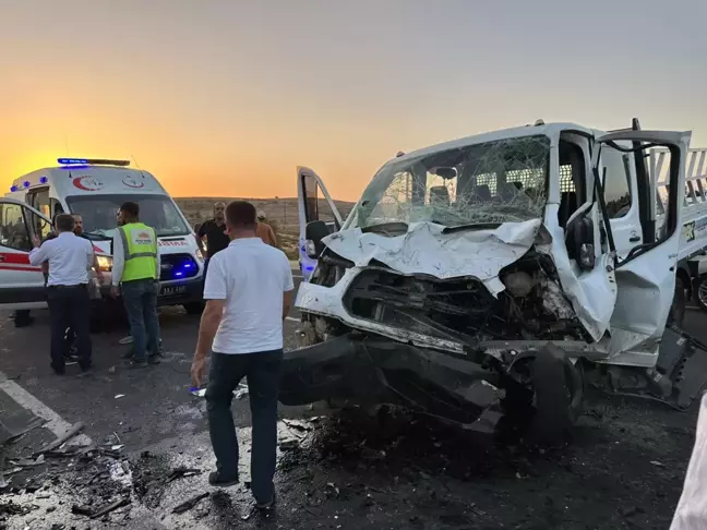 Mardin'de Kafa Kafaya Çarpışma: 4 Yaralı