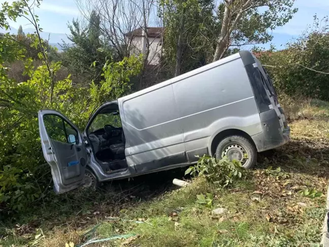 Bilecik'te Ticari Araç Kazası: Bir Ölü, Bir Yaralı