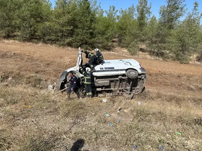 Gaziantep'te Otomobil ve Minibüs Çarpıştı: 2 Yaralı