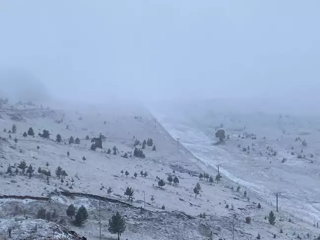 Bolu'da Kartalkaya Kayak Merkezi Karla Kaplandı