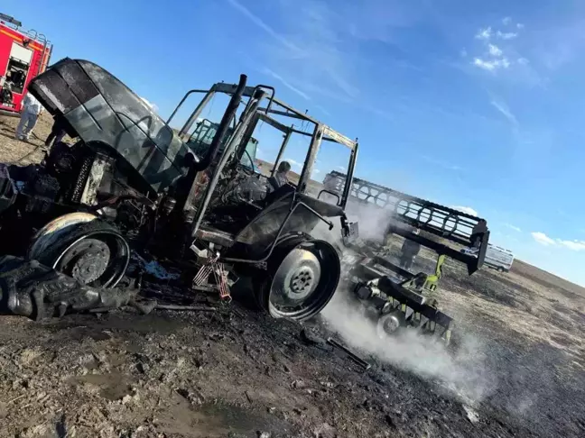 Traktörde Yangın: Lüleburgaz'da Tarla Sürerken Motor Kısmında Çıktı