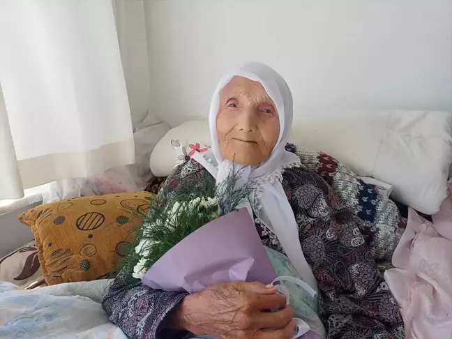 Karaman'da 100 Yaşına Giren Emine Yiğitoğlu'nun Doğum Günü Kutlandı