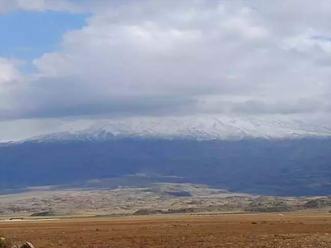 Ağrı'da Kar Yağışı dağları ve köyleri beyaza bürüdü