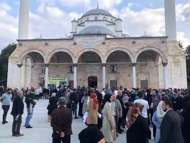 Düzce'den 48 Kişilik Umre Kafilesi Kutsal Topraklara Uğurlandı