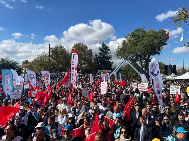 Aile Hekimleri, Sözleşme Yönetmeliği İçin Büyük Miting Düzenledi