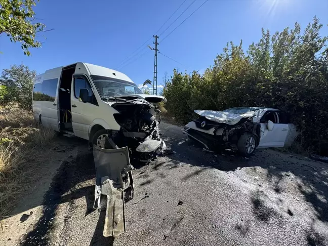 Elazığ'daki Trafik Kazasında 4 Yaralı