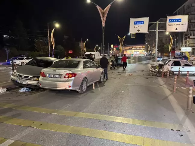 Afyonkarahisar'da Zincirleme Trafik Kazası: 2 Yaralı