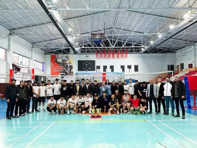 Erzurum'da Gazozuna Voleybol Turnuvası Sonuçlandı