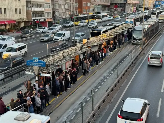 İstanbul'da haftanın ilk iş gününde trafik yoğunluğu yaşanıyor