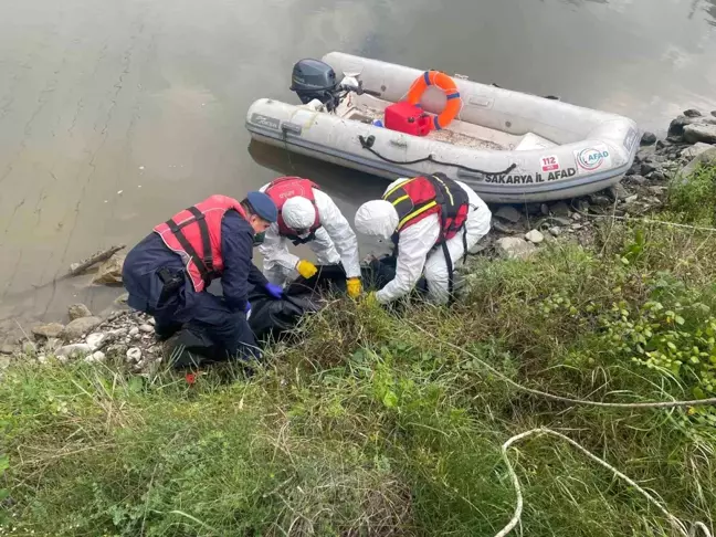 Sakarya'da Nehirde Erkek Cesedi Bulundu: 5 Gündür Kayıp Olan Recep Demir'in Cesedi Tespit Edildi