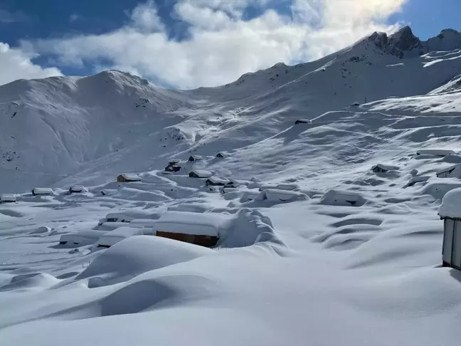 Artvin'de Kar Yağışı Sonrası Mahsur Kalan 5 Kişi Kurtarıldı