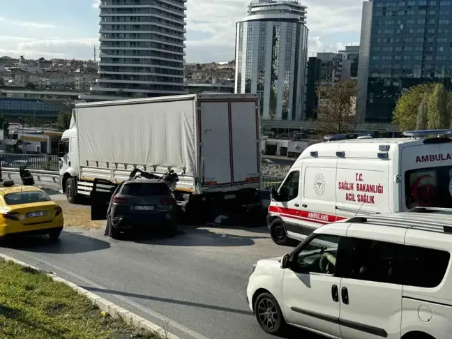 Zeytinburnu'nda Trafik Kazası: 1 Ölü, 1 Yaralı