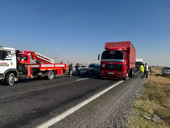 Afyonkarahisar'da Zincirleme Trafik Kazası: 1 Ölü, 15 Yaralı