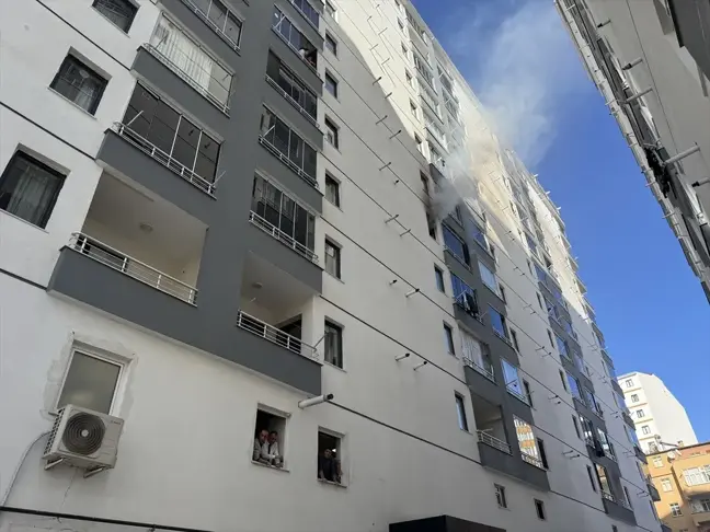 Elazığ'da Apartman Dairesinde Yangın Çıktı