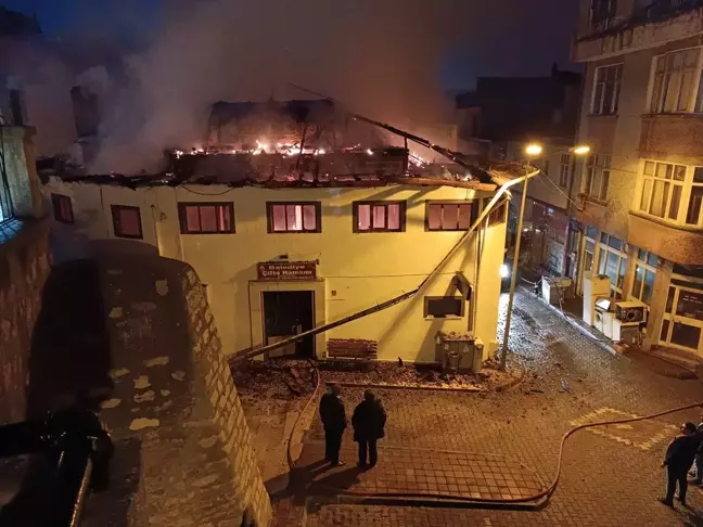 Tosya'da Tarihi Belediye Çifte Hamamı Yangında Zarar Gördü